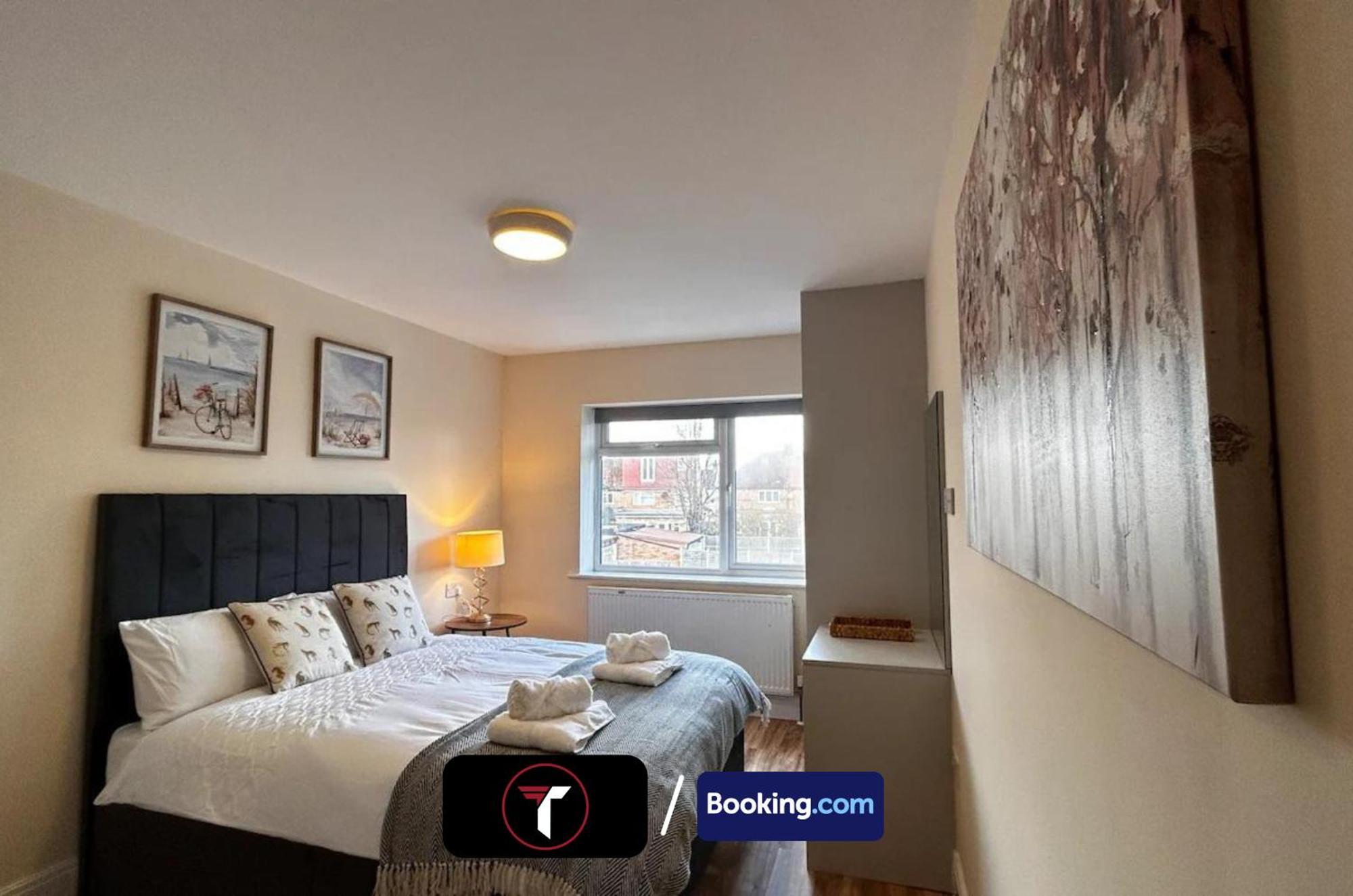 Stylish 2 Bedroom Flat By Tara Stays Short Lets & Serviced Accommodation Watford With Free Parking & Nearby Warner Studios Экстерьер фото